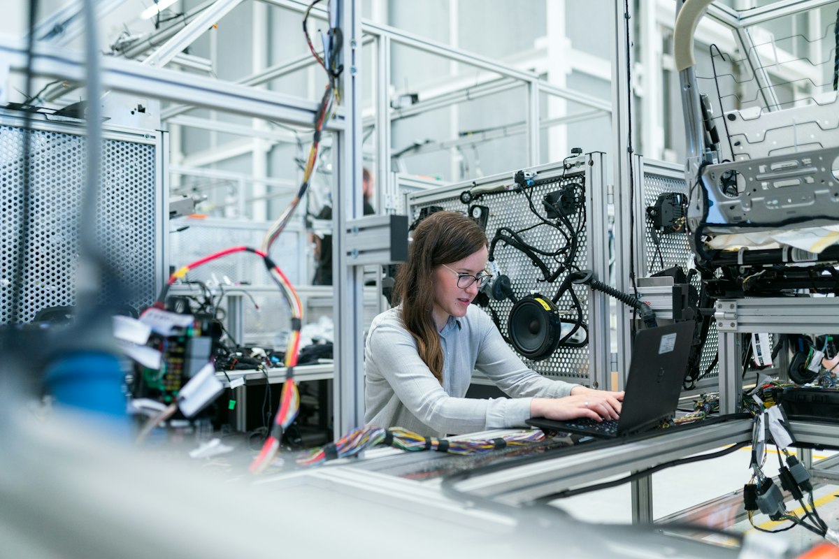 Electronic signal analyzers and calibration equipment measuring wireless attenuation